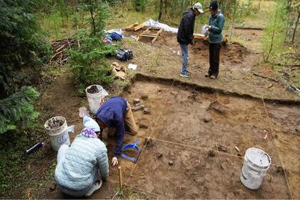 El equipo de arqueología, en el sitio de excavación de Maxville