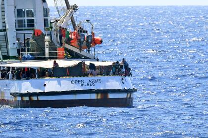 Open Arms describió la situación a bordo como "desesperada"
