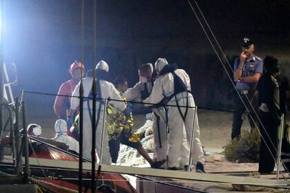 Algunos de los migrantes socorridos en el Mediterráneo llevan 19 días a bordo del Open Arms, igualando el récord que marcaron los 32 migrantes rescatados por el SeaWatch3 y desembarcados finalmente en Malta el pasado enero