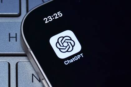 OpenAI suma controles parentales: ChatGPT avisará cuando los menores tengan charlas riesgosas con la IA