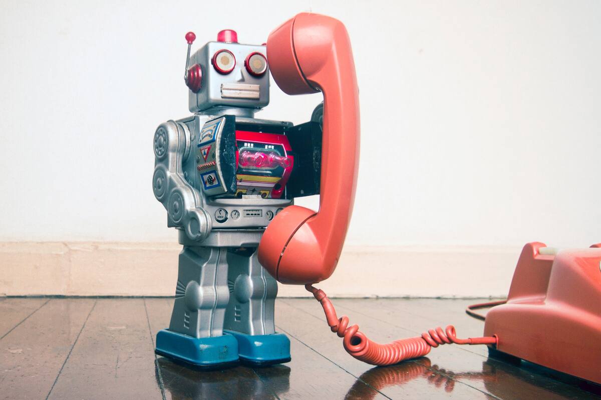 OpenAI y Google mostraron la capacidad que tienen sus sistemas de inteligencia artificial para dialogar con alguien con una voz que es indistinguible de una humana real