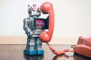 OpenAI y Google mostraron la capacidad que tienen sus sistemas de inteligencia artificial para dialogar con alguien con una voz que es indistinguible de una humana real
