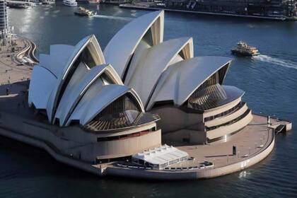 La ¨Ópera de Sidney, que estuvo cerrada desde marzo, vuelve a la actividad en medio de un rebrote de coronavirus en la ciudad más poblada de Australia