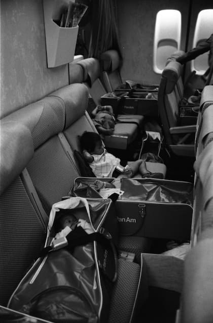 Operación Babylift en cifras
Desde su inicio el 4 de abril de 1975, hasta su final, el 25 de abril
3.300 niños fueron evacuados por aire de Vietnam, hacia países como EE.UU., Canadá, Francia y Alemania Occidental.
Varios grupos en las redes sociales se han creado para los hoy adultos de la operación puedan buscar a sus familias en Vietnam.
30 vuelos en total fueron los que hicieron parte de la operación