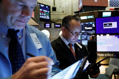 Operadores de bolsa en Wall Street, Nueva York