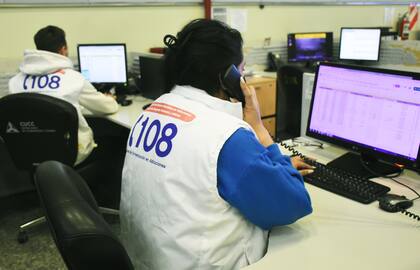 Operadores de la línea 108 opción 3 para consumos problemáticos: la atención es telefónica o a través de Boti (Gentileza)