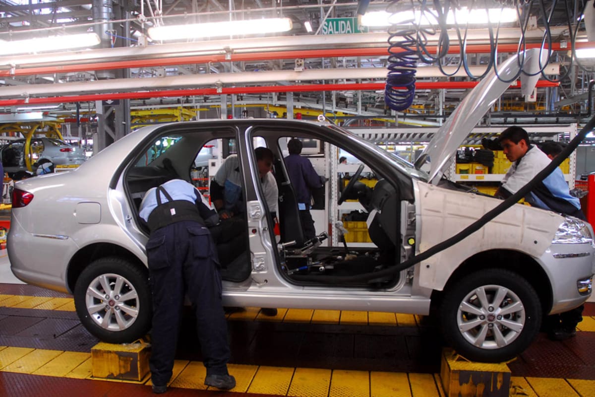 Operarios en la fábrica Fiat en Córdoba