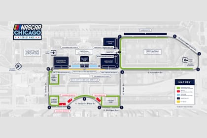 Operarios retiran vallas y tribunas mientras los autos particulares vuelven paulatinamente a circular por el perímetro del circuito, que permaneció cerrado casi tres semanas alrededor de Grant Park