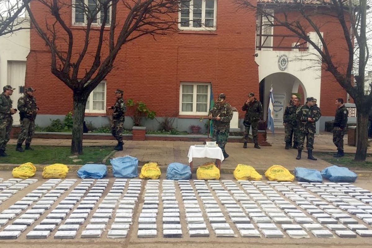 Operativo "bandera blanca": secuestran 370 kilos de cocaína