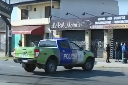 Operativo de búsqueda de un delincuente prófugo que habría entrado con otros tres hombres a una casa en Lomas de Zamora