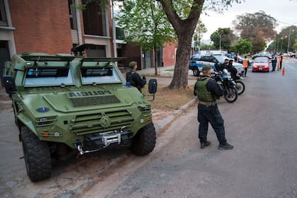 Operativo de fuerzas federales en el barrio La Tablada, uno de los más violentos de la ciudad de Rosario