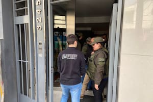 Operativo de la Aduana por supuesto "fraude" con giro de divisas al exterior.