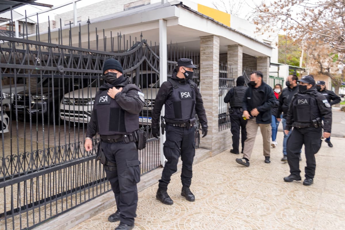 Operativo de la Policía de Seguridad Aeroportuaria (PSA) para desbaratar una organización que realizaba estafas virtuales con la venta de autos que nunca entregaban