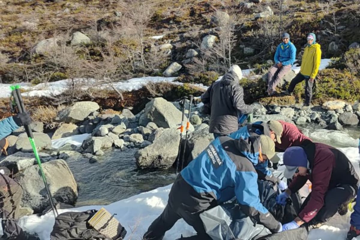 Operativo de rescate en el Cerro Crestón, en inmediaciones del Lago del Desierto.