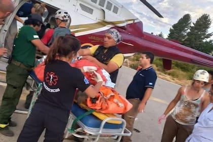 Operativo de rescate para salvar a la mujer de La Plata que fue arrollada por un alud en Bariloche