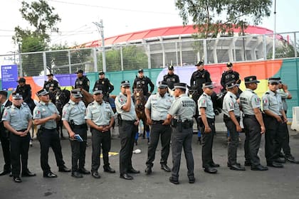 Operativo de seguridad en las inmediaciones del Azteca, estadio que será sede del partido inaugural del Mundial 2026