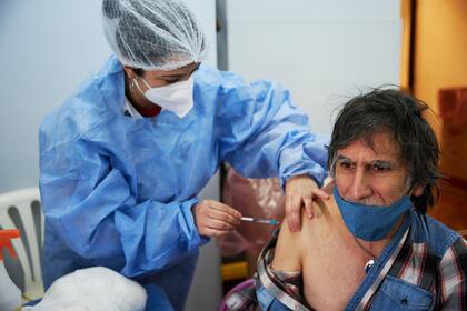 Operativo de vacunación de gente en situación de calle. En este caso fue el jueves 29 de julio en el centro de testeo de San Cayetano, en Liniers.