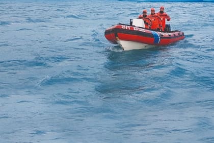 Operativo en El Calafate: buscan intensamente a un kayakista que desapareció en las aguas del Lago Argentino