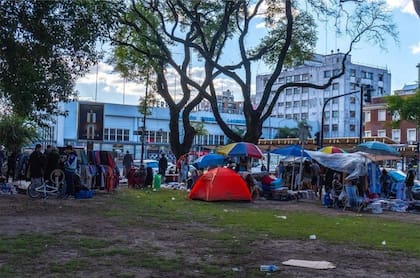 Operativo para desalojar a manteros en Chacarita.