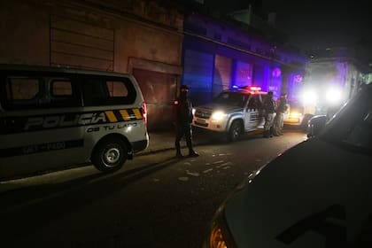 Operativo policial en la noche en Montevideo (Fernando Ponzetto/archivo El País)