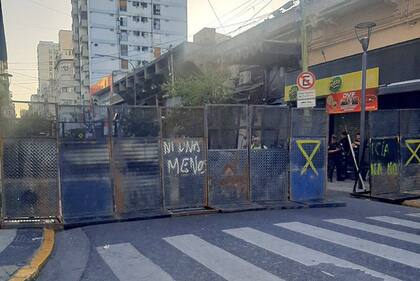 Operativo policial en la zona de Once para evitar la llegada de manteros
