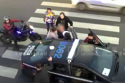 Operativo policial para salvar una niña de tres años.