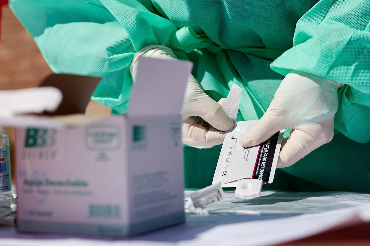 Operativo sanitario entre el municipio de Godoy Cruz y el Gobierno de Mendoza en el barrio Sol y Sierra, de Godoy Cruz. Se realizaron testeos rapido e hisopados si se daba algun testeo positivo. Mendoza, viernes 4 de septiembre de 2020.