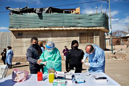 Operativo sanitario entre el municipio de Godoy Cruz y el Gobierno de Mendoza en el barrio Sol y Sierra, de Godoy Cruz