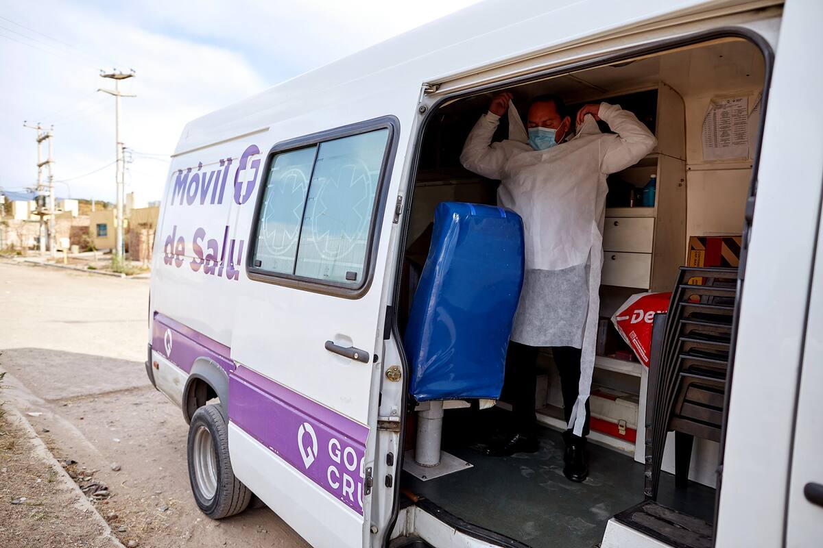 Operativo sanitario entre el municipio de Godoy Cruz y el Gobierno de Mendoza en el barrio Sol y Sierra, de Godoy Cruz