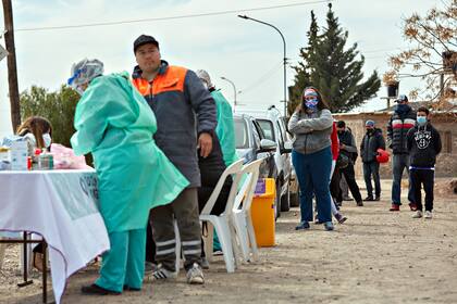 Operativo sanitario entre el municipio de Godoy Cruz y el Gobierno de Mendoza en el barrio Sol y Sierra, de Godoy Cruz