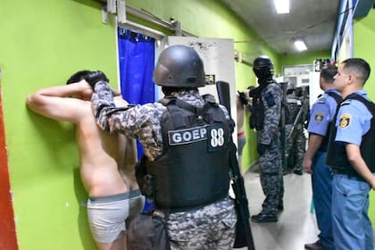 Operativos en el penal de Piñero