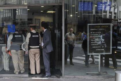 La postergación del ajuste implica una narrativa política conspirativa y paranoica que atribuye el origen de la inflación a maniobras especulativas
