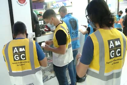 Operativos en un paseo de compras de Once por venta de celulares robados (Policía de la Ciudad)