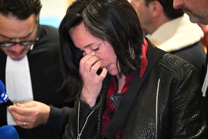 Ophelie Toulliou, hermana de una de las víctimas, presente hoy en el juzgado