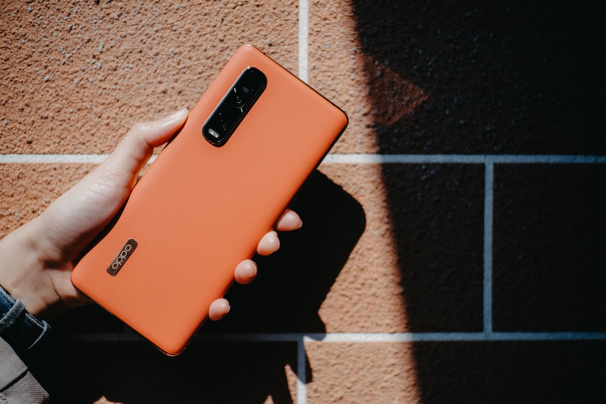 Oppo presentó un sistema de carga inalámbrica sin contacto físico entre el teléfono y el cargador