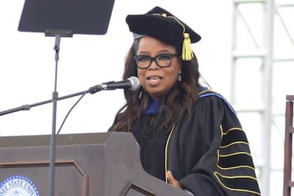 Oprah Winfrey encabezó la ceremonia de graduación de primavera 2023 de la Universidad Estatal de Tennessee, en EE.UU., y conmovió con sus palabras