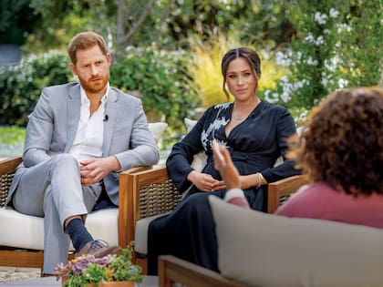 Oprah Winfrey entrevistó al príncipe Harry y a su esposa Meghan Markle para el programa que conduce en la cadena CBS. (Foto: Harpo Productions/Joe Pugliese)
