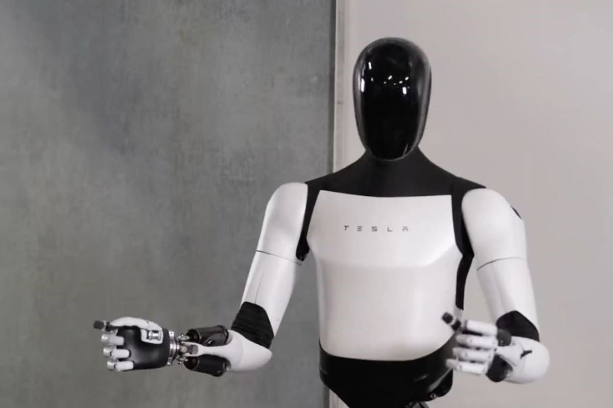 Optimus es el robot que Elon Musk desarrolló para trabajar en Tesla