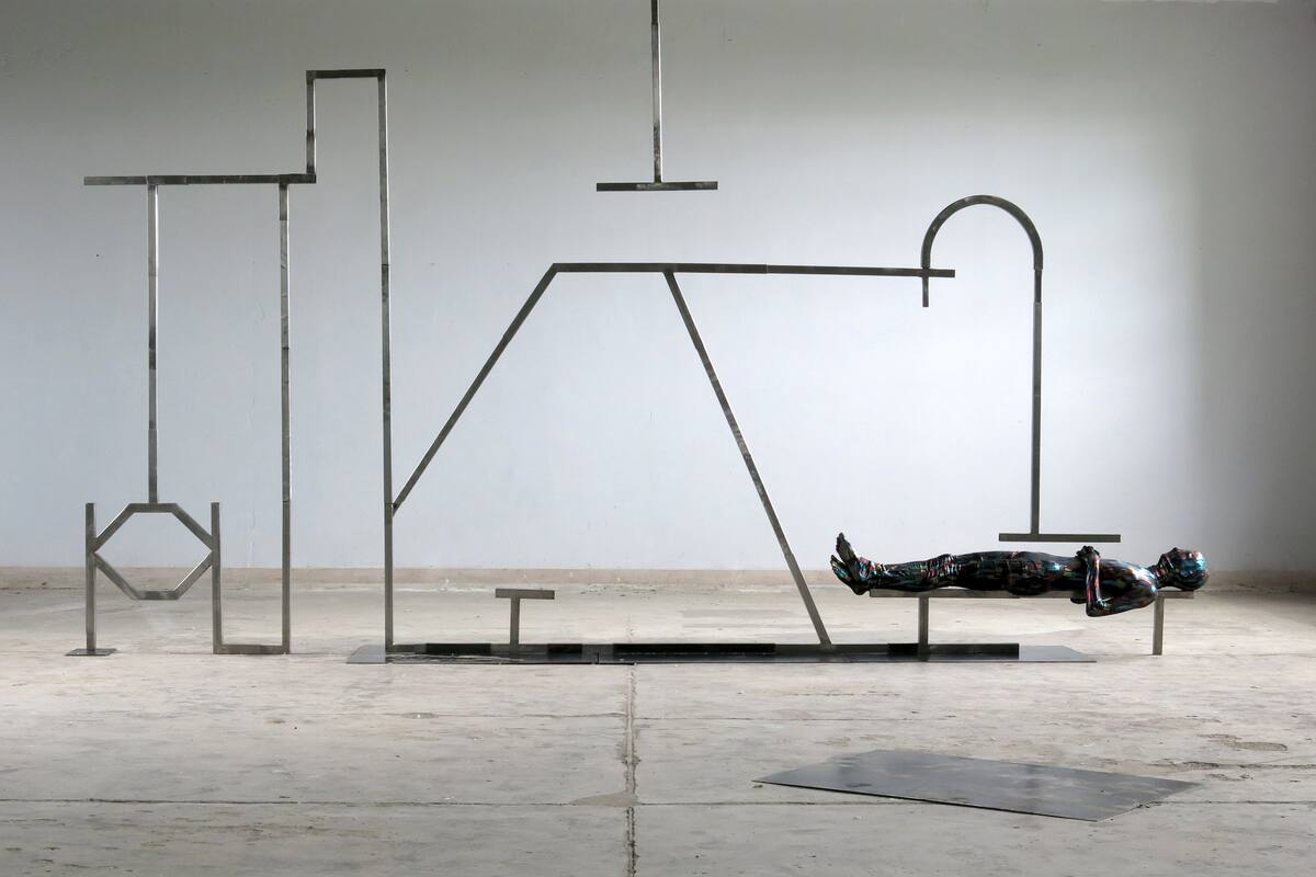 |<>|<, escultura y performance, Parque de la memoria, 2013