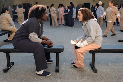 Taystee (Danielle Brooks) y Penssatucky (Taryn Manning), dos personajes que comenzaron como "reparto" pero cuyas historias se convirtieron en centrales para la historia