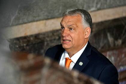 Orban intensifica su campaña contra Ucrania con una "petición" en plena batalla electoral