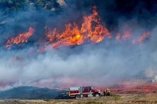 Ordenan evacuaciones por incendio forestal en el sur de California