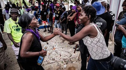 Orélien dice que su obra retrata su herencia haitiana y caribeña