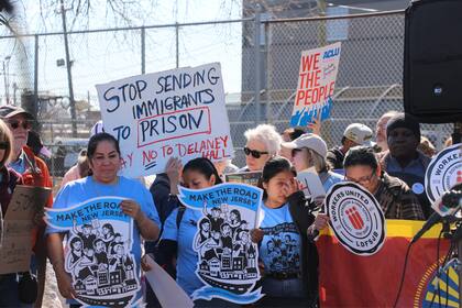 Organizaciones advierten que aumentará el miedo en comunidades migrantes, ya que el centro operaría bajo el mandato de Trump de "detener y deportar" indocumentados