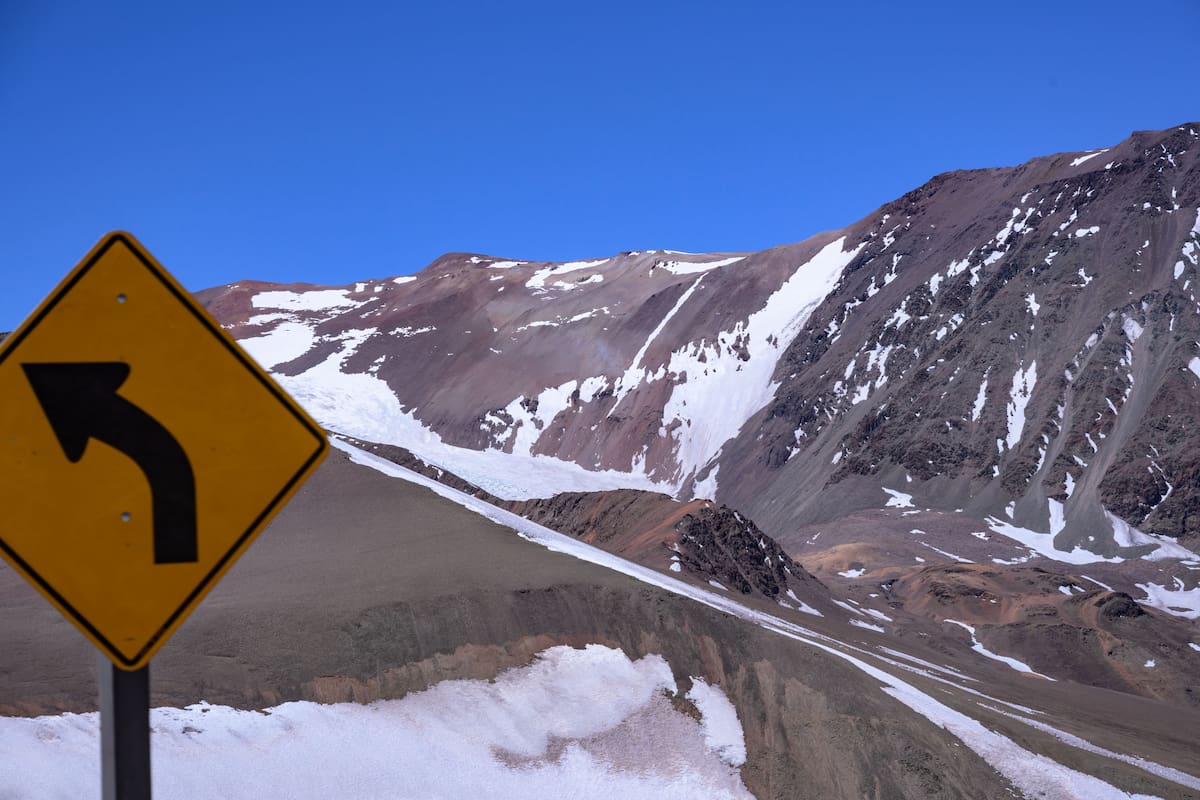 Organizaciones ambientales interpusieron un recurso de amparo para suspender la modificación de la normativa que protege a glaciares y áreas periglaciares