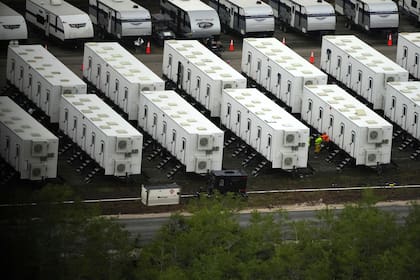 Organizaciones ambientalistas criticaron el nuevo centro Alligator Alcatraz por exponer a los migrantes a condiciones climáticas extremas