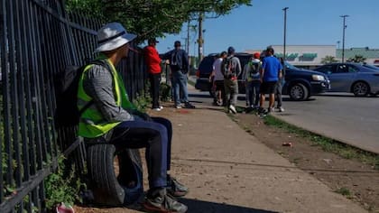 Organizaciones aseguran que hay mucho miedo entre los migrantes que trabajan en EE.UU. mientras regularizan su situación.