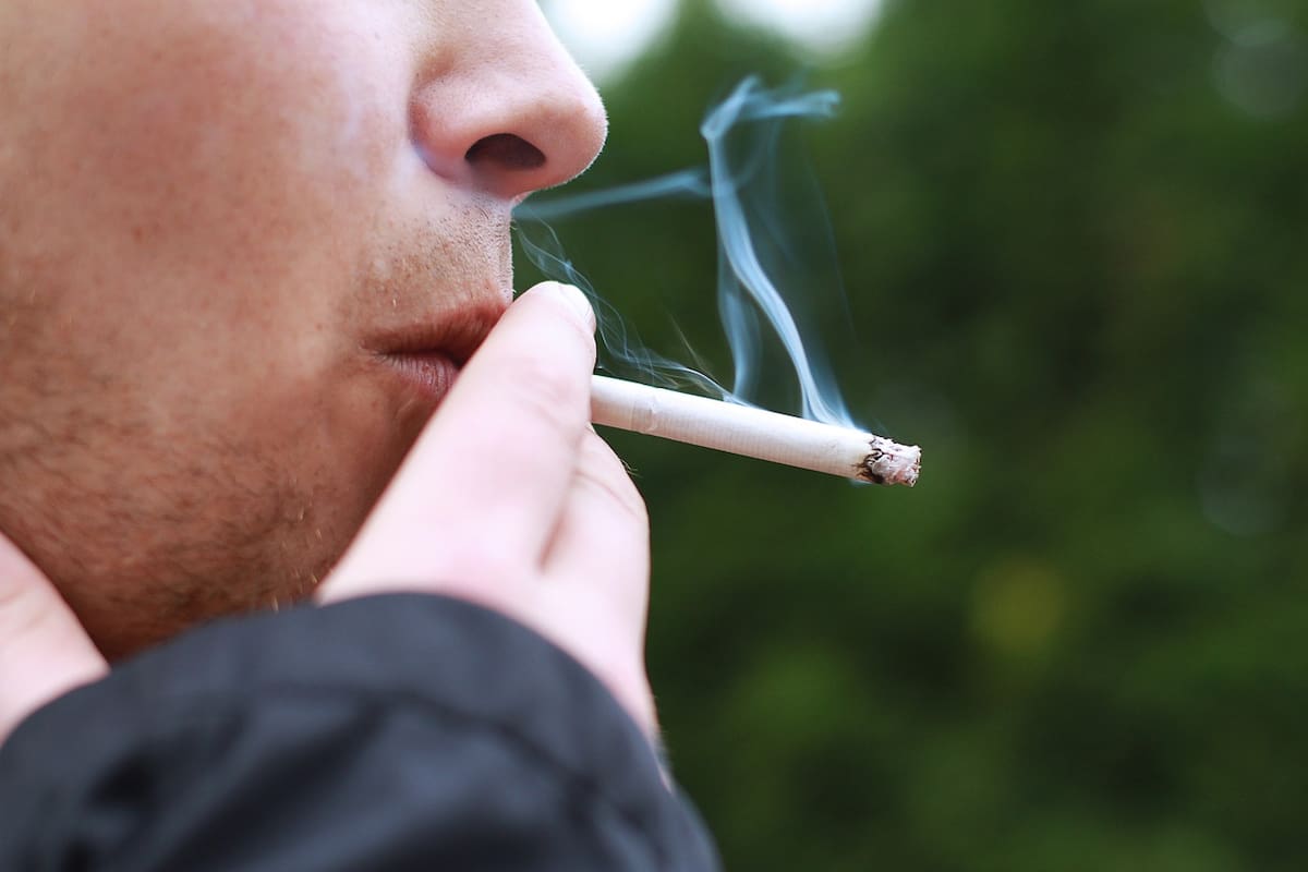 Organizaciones científicas y especialistas médicos señalan que la baja en los precios de los cigarrillos generará un aumento en el consumo