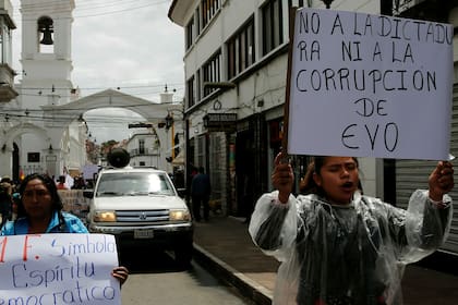 Organizaciones civiles protestan en las principales ciudades por los intentos del líder socialista de presentarse a un nuevo mandato pese a la restricción constitucional
