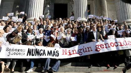 Organizaciones de derechos humanos afuera del Congreso Nacional